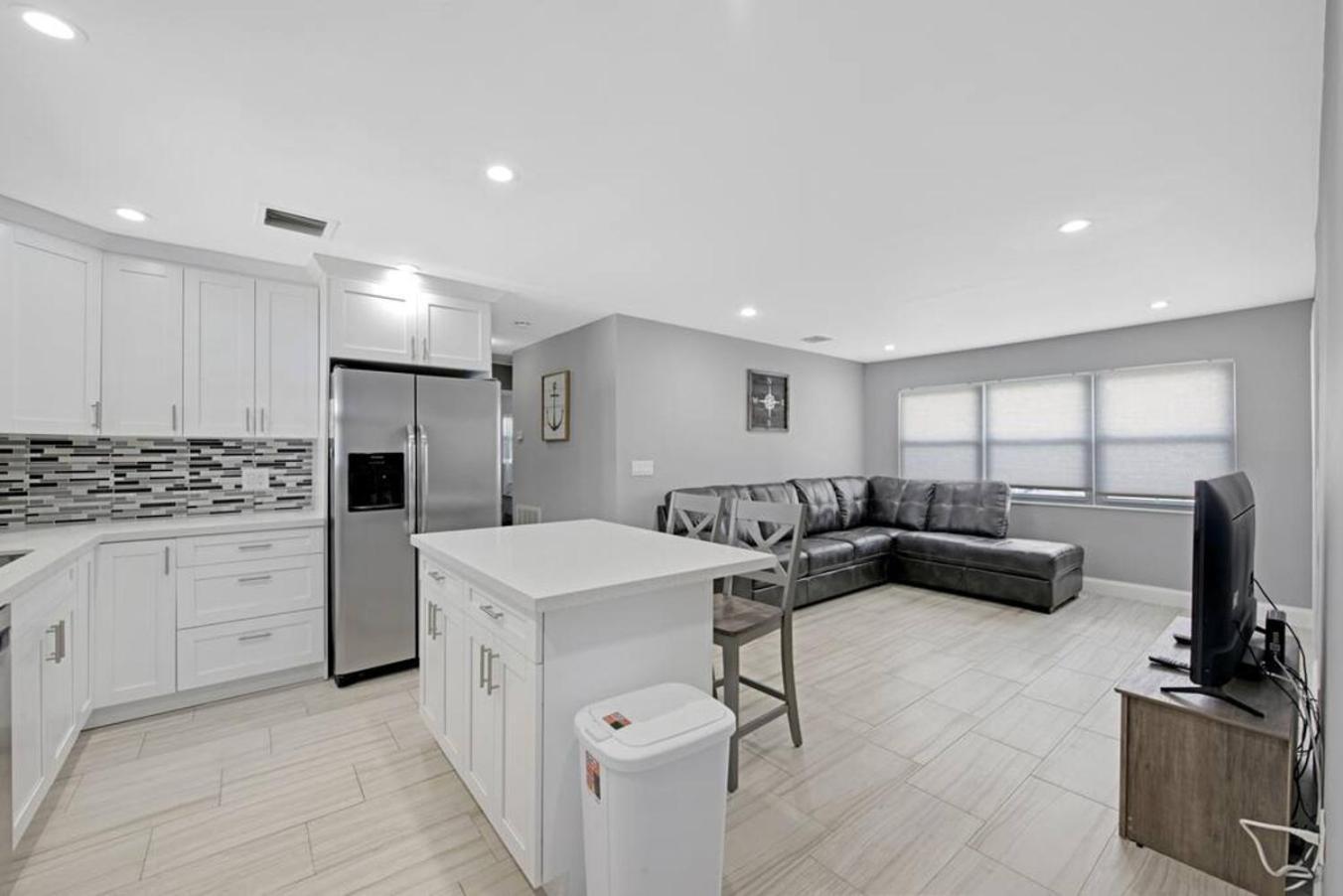 Lake House Unit 1 By Pmi Davie Exterior photo